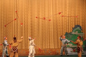 Et les acrobaties (ici, de la jonglerie)