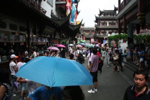 Comme bien d'autres quartiers, celui-ci attire de très nombreux (et bruyants) touristes chinois