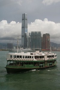 Puisque la route bleue commence de l'autre côté du chenal, nous empruntons le Star Ferry